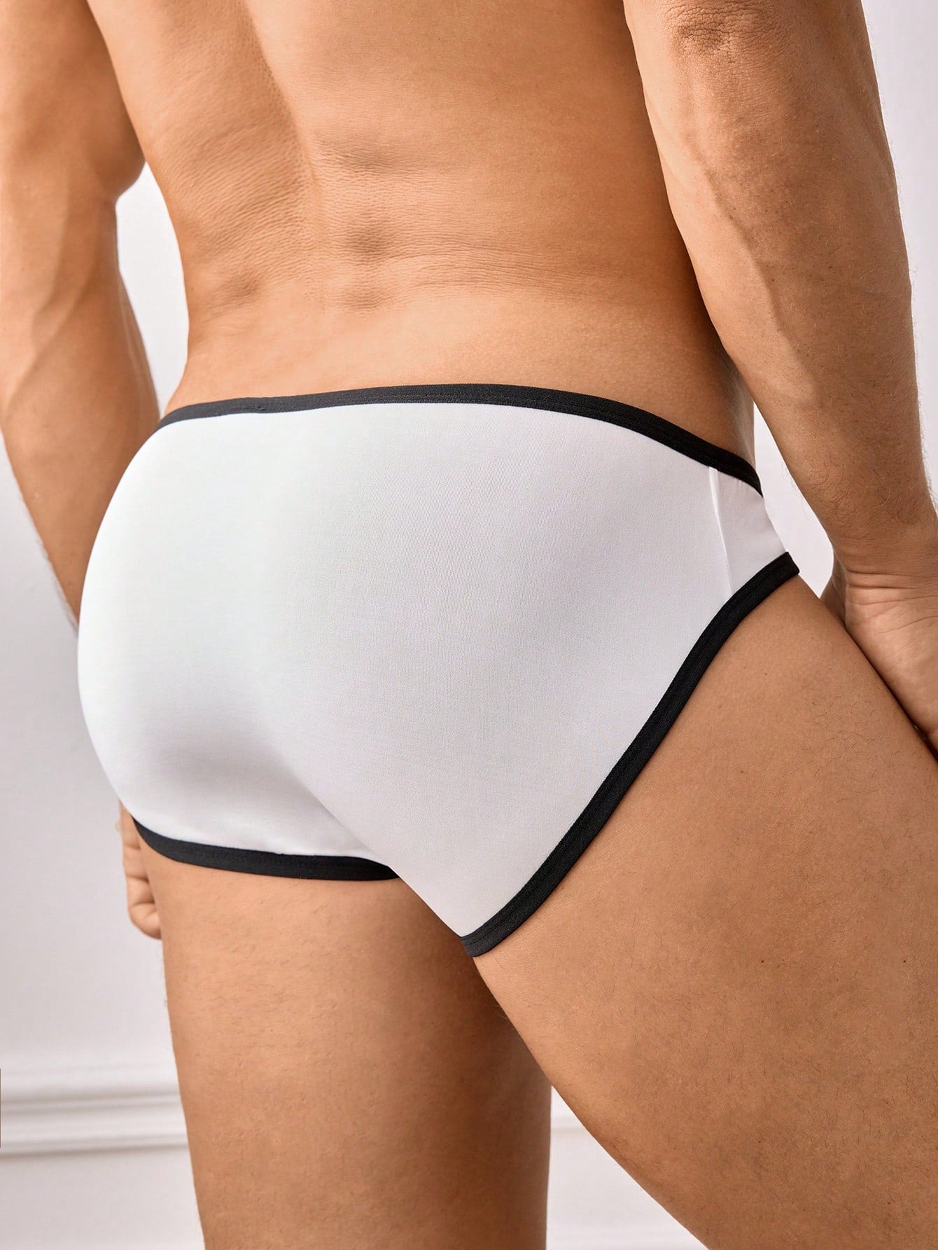 Men’s Contrast Color Trim Short Neutral Design For Daily Wear