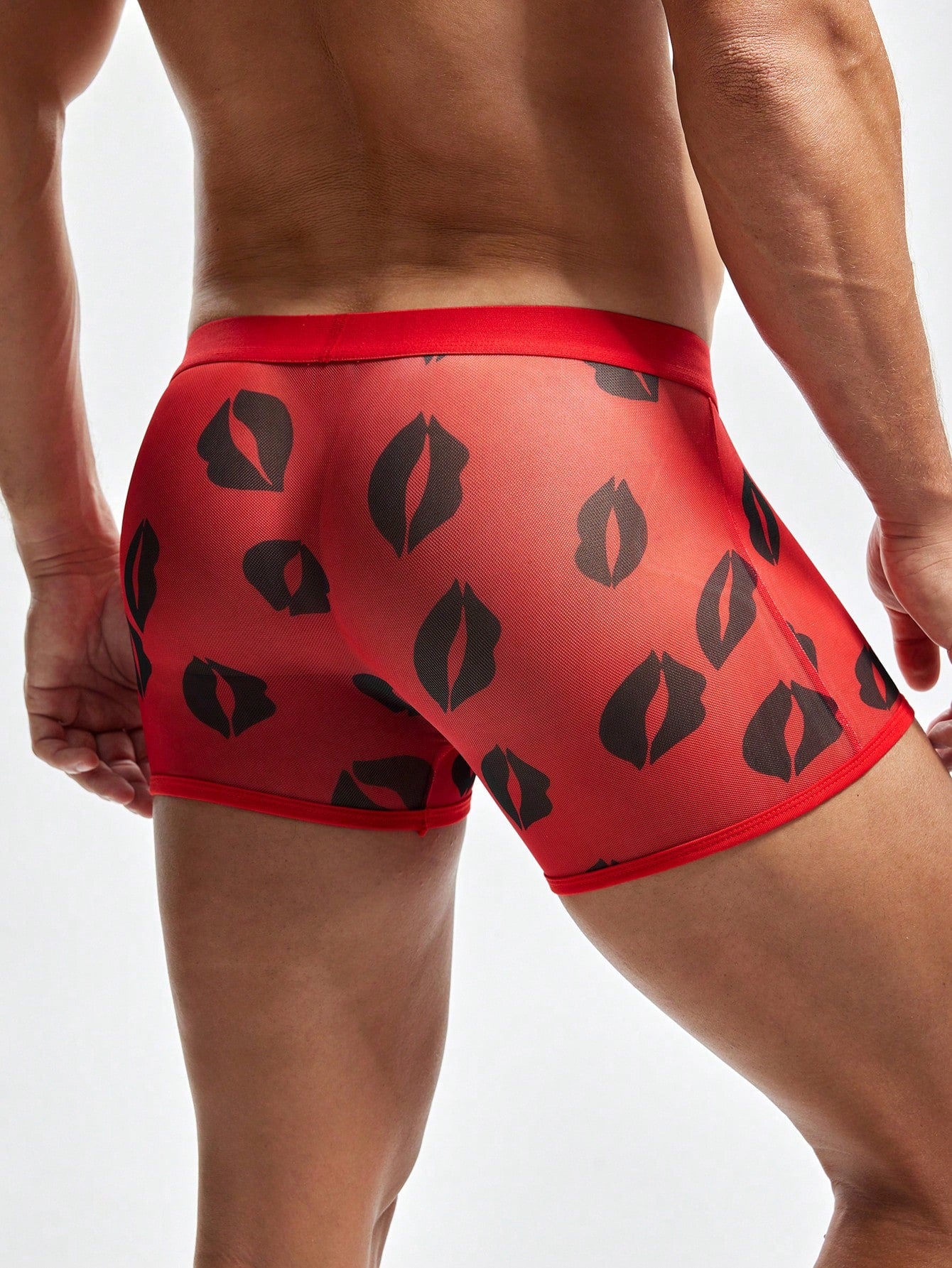 Men’s Lip Print Pattern Short With Woven Detail For Casual Wear