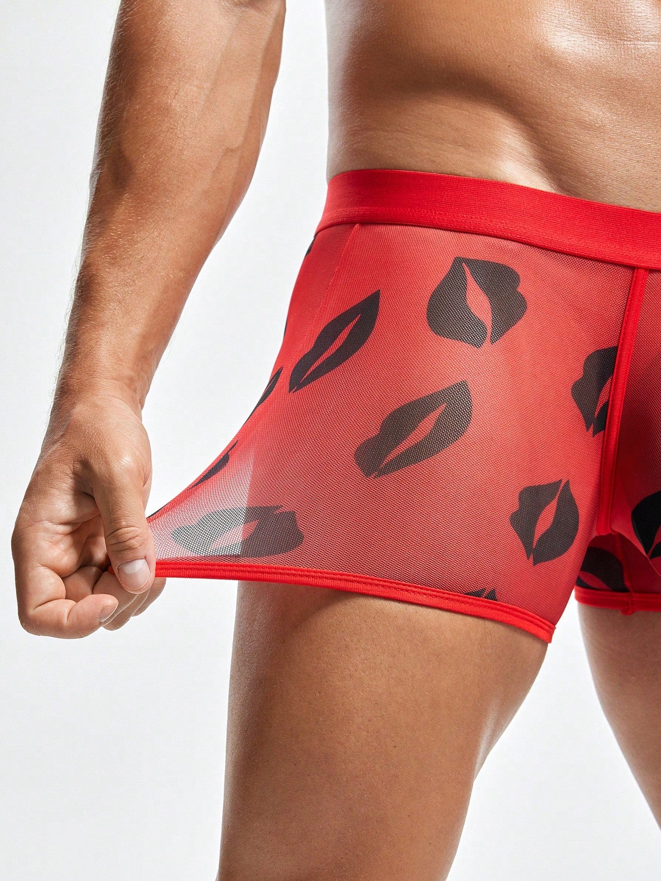 Men’s Lip Print Pattern Short With Woven Detail For Casual Wear