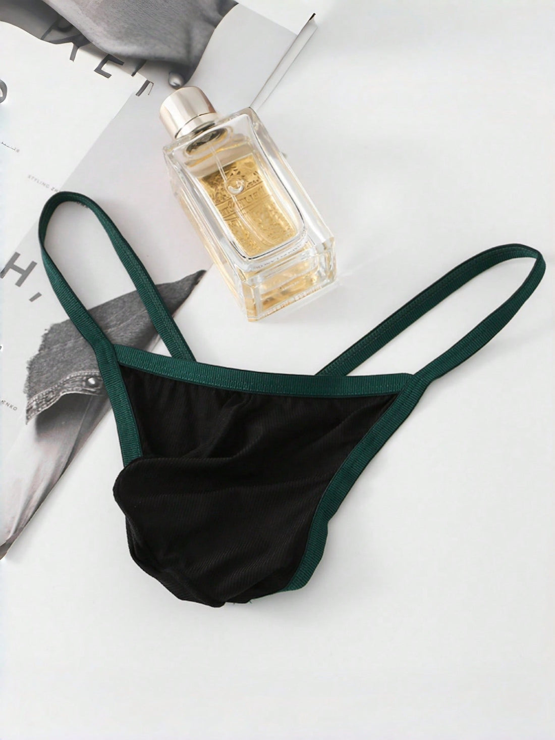 Men's Colorblock Low-Rise Sexy Thong Underwear With Backside Cutout