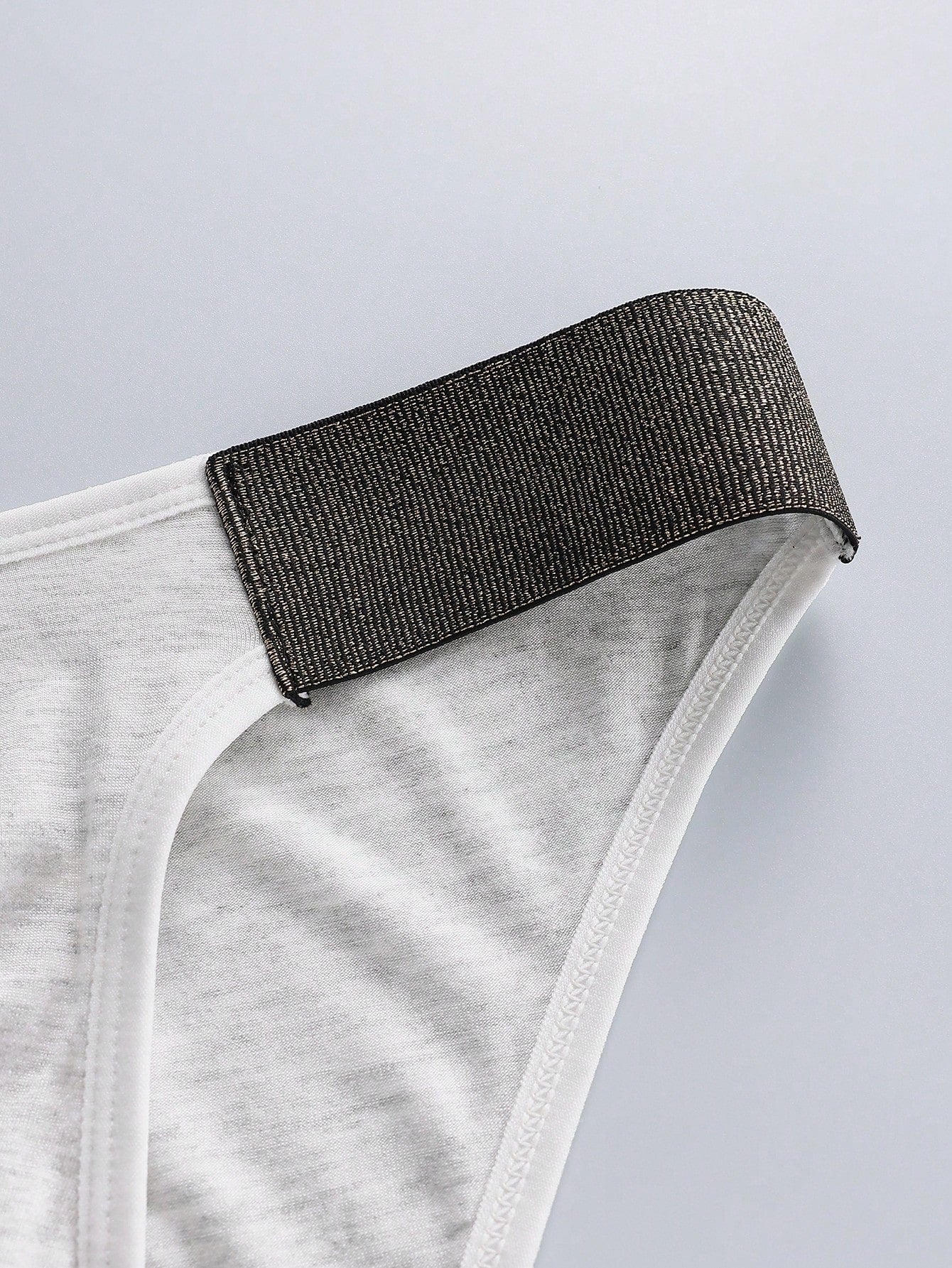 Men's plain low-rise briefs with contrast waistbands in a multicolor 3-pack, made from medium-stretch knitted fabric.
