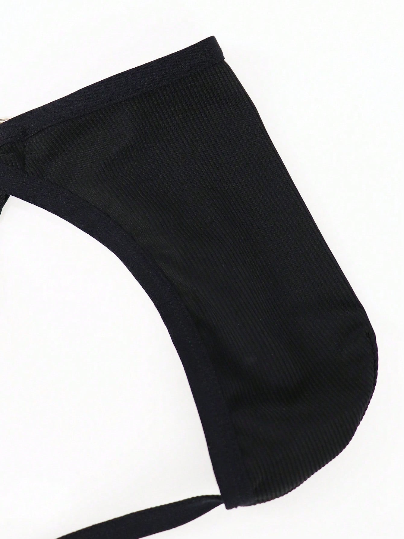 Men's low-rise thong underwear with plain cut-out design in medium-stretch knitted fabric.