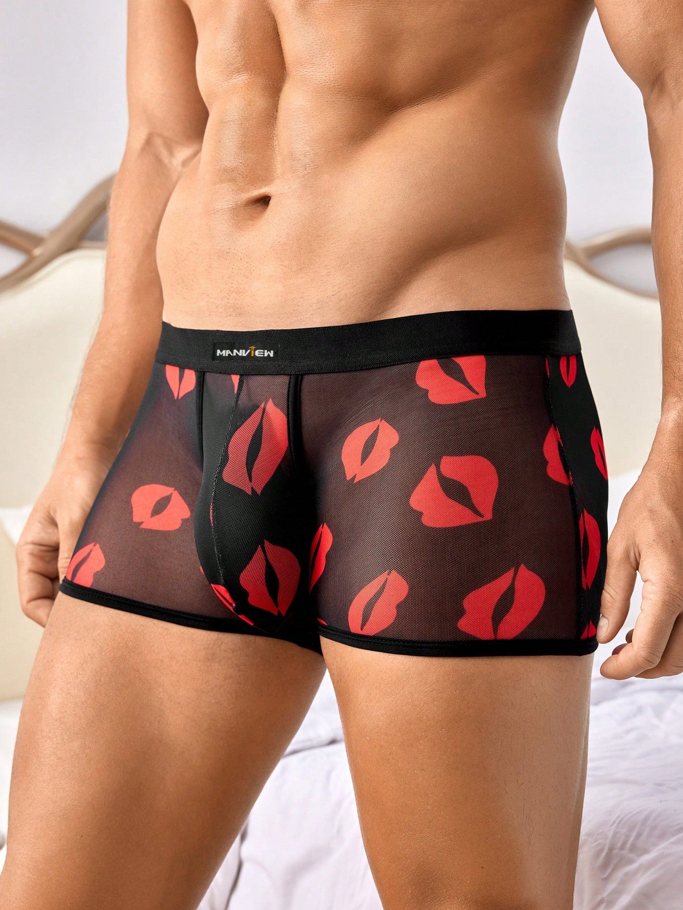 Men’s Lip Print Pattern Short With Woven Detail For Casual Wear