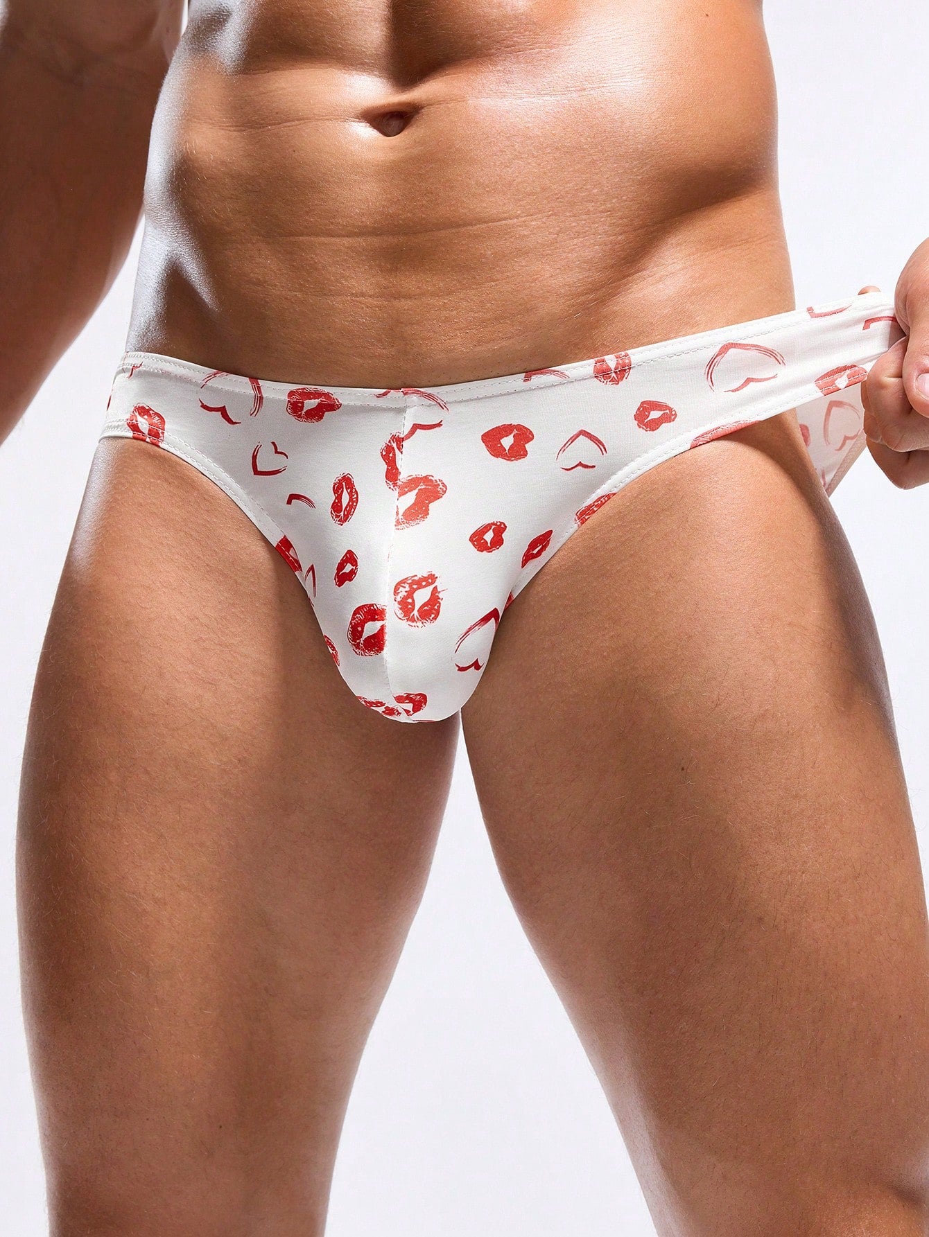 Men’s Triangle Cut Short Neutral Color Lip Pattern Detail For Daily Wear