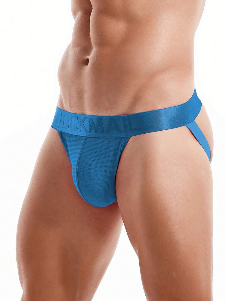 Men's shorts, made of lightweight, breathable material, with a simple design, suitable for everyday wear.