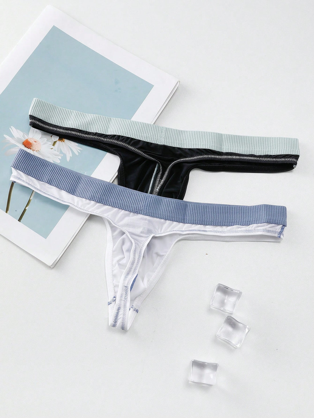 2pcs Men's Seamless Contrast Waistband Thong Underwear