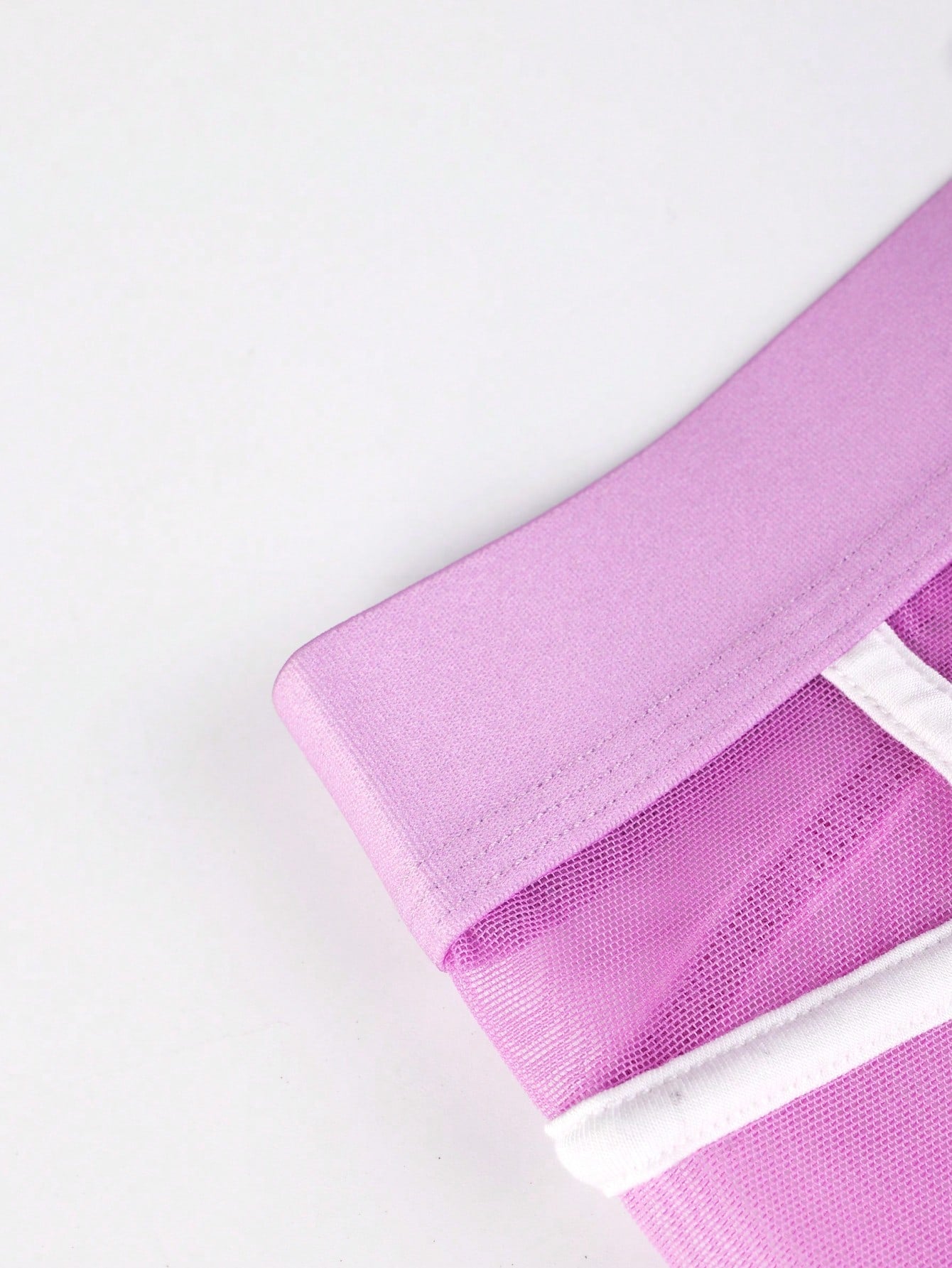 Men’s Color Block Mesh Texture Short With Contrast Trim For Daily Wear