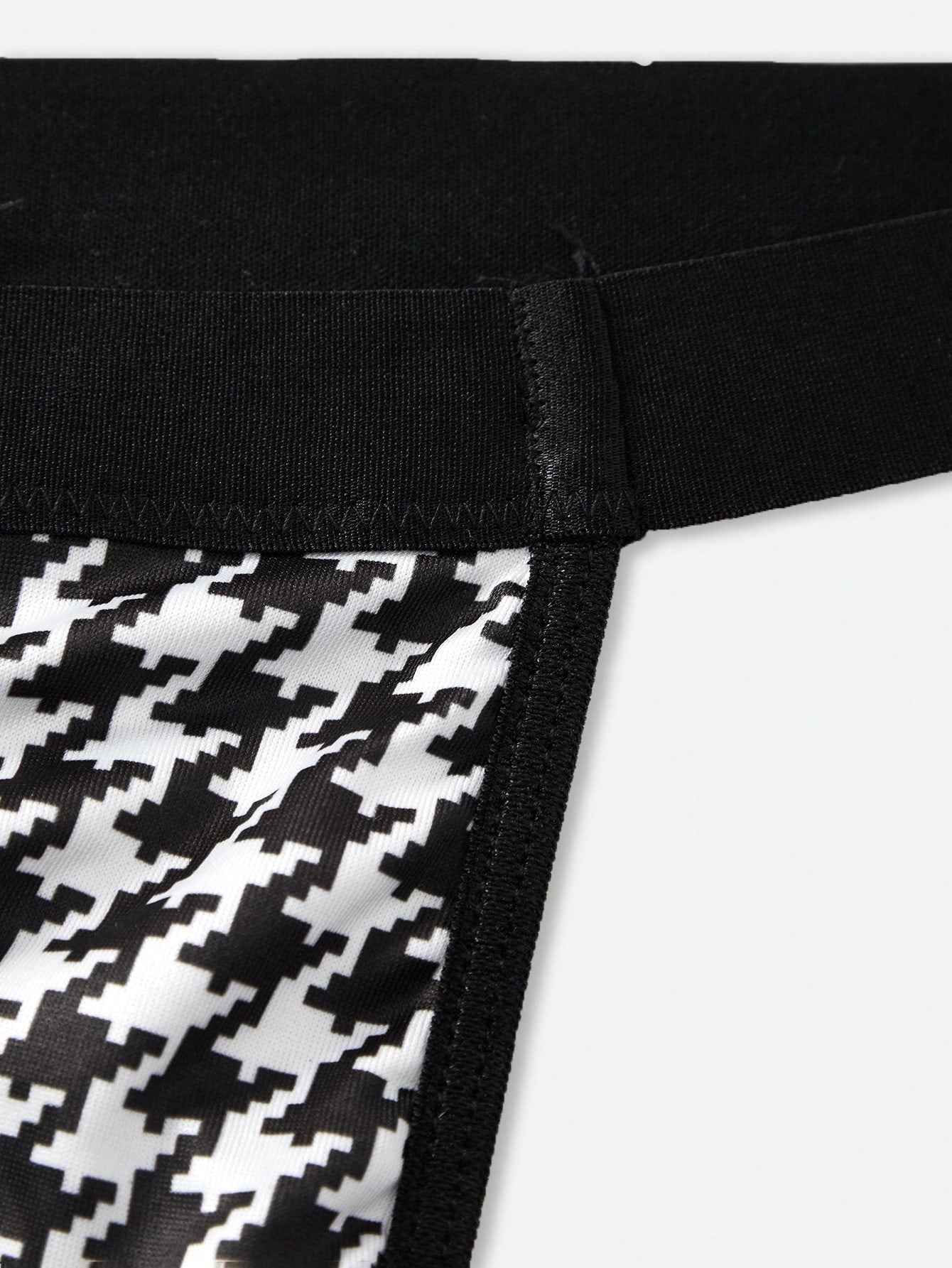 Men’s Printed Patchwork Short Black And White Pattern For Casual Styling