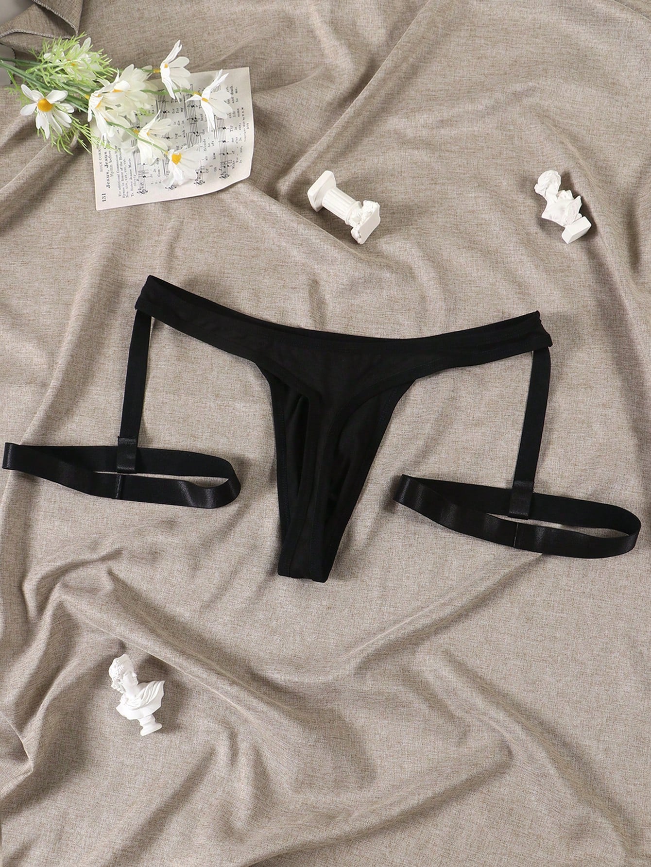 Solid Color Thong With Leg Loop For Men