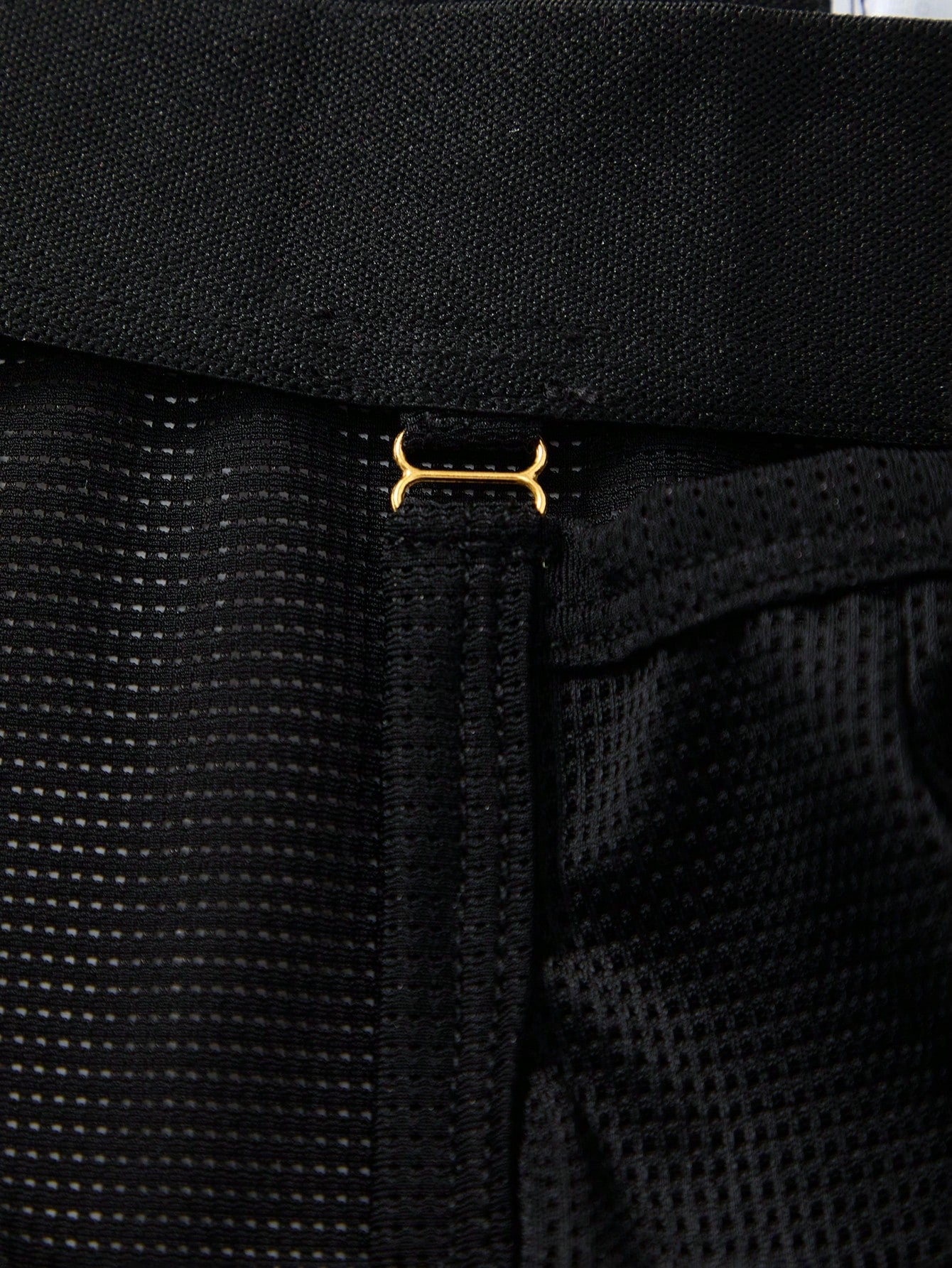 1pc Men’s Black Commuter Short, Solid Color Design, Lightweight Fabric for Daily Wear