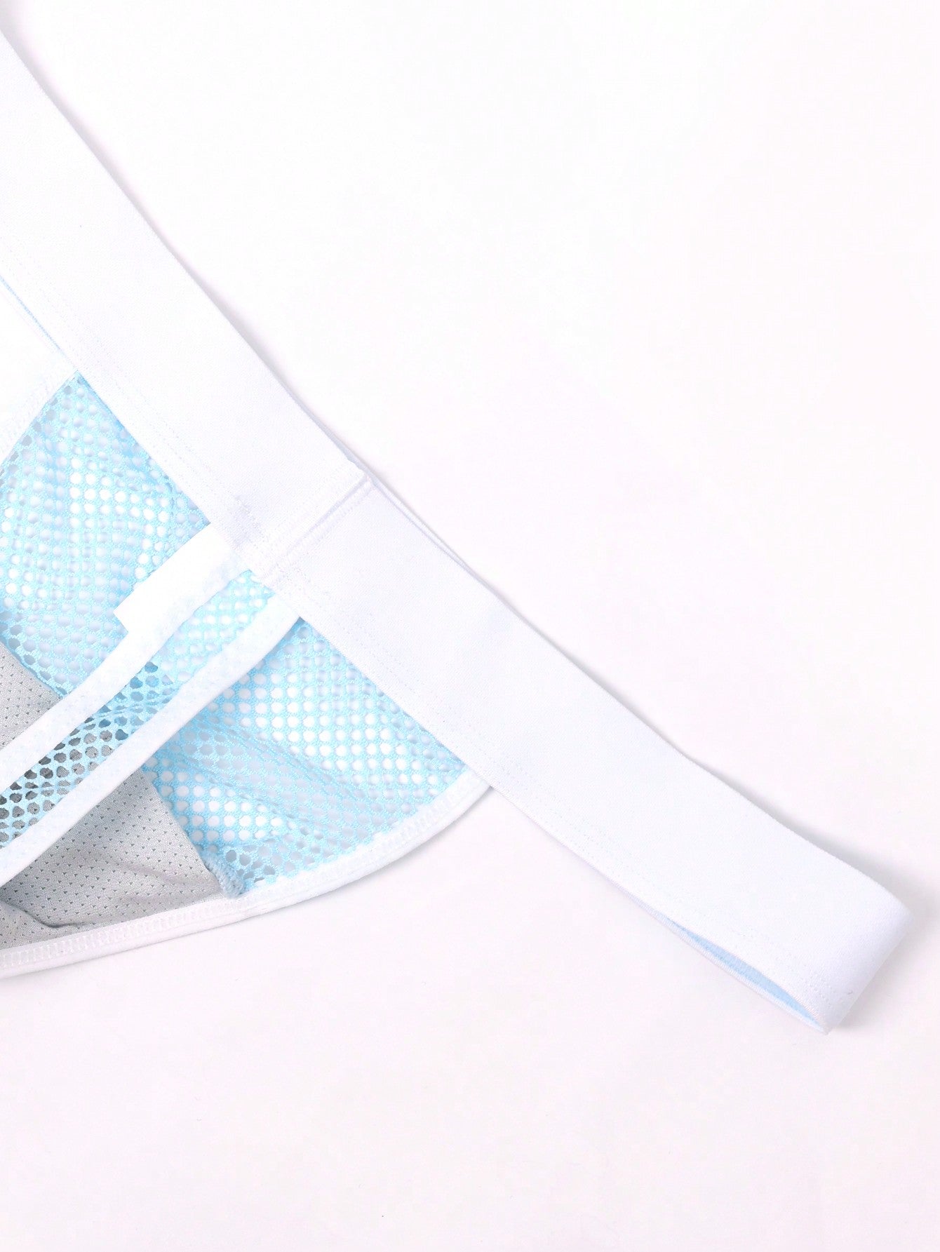 Men’s Mesh Style Short, Lightweight Material, Clean and Minimal Structure