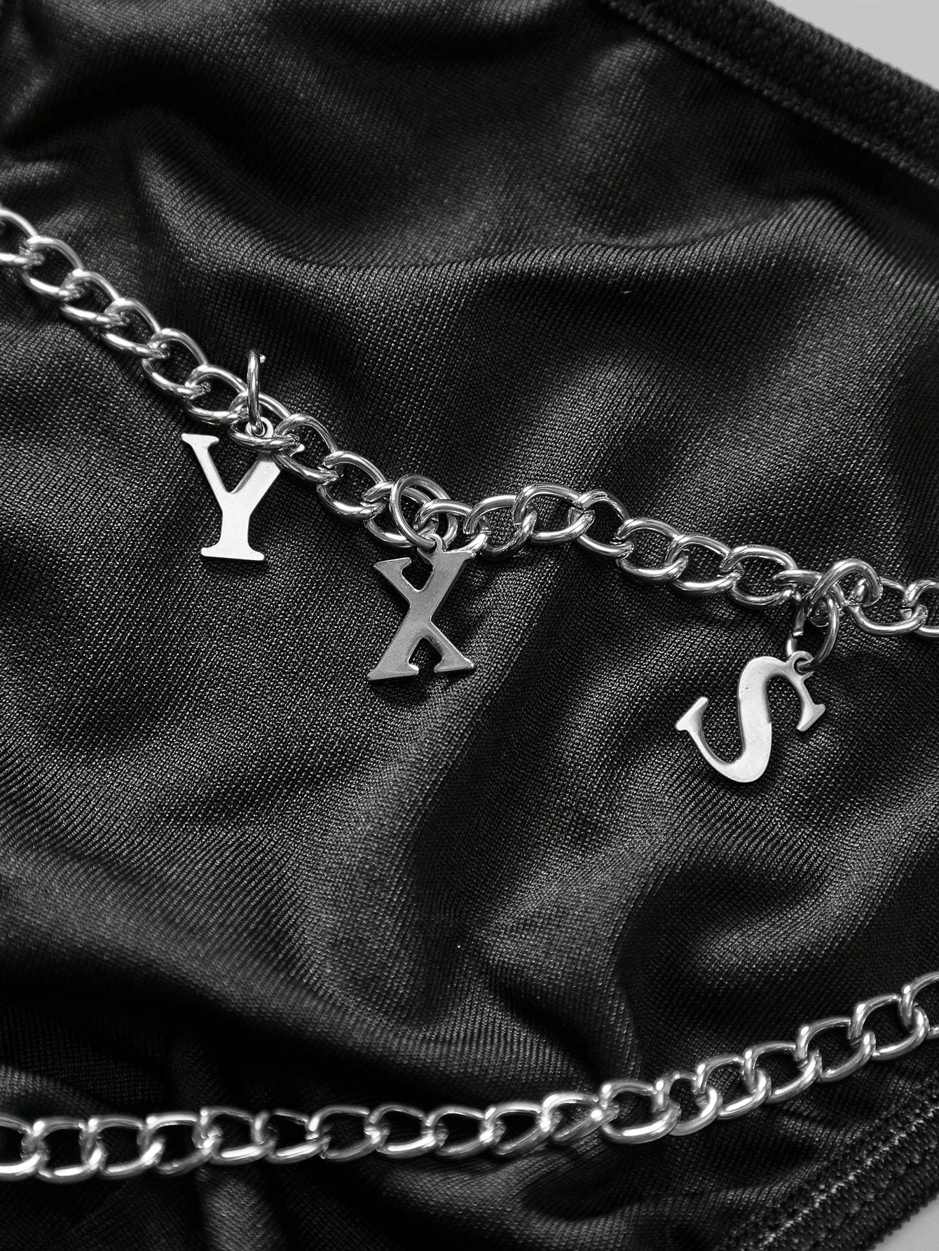 Men’s Short With Chain Accent Detail, Solid Color, Clean Design, For Everyday Use