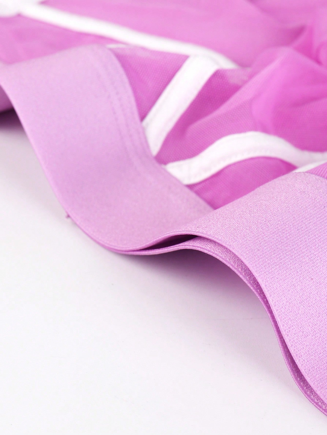 Men’s Color Block Mesh Texture Short With Contrast Trim For Daily Wear