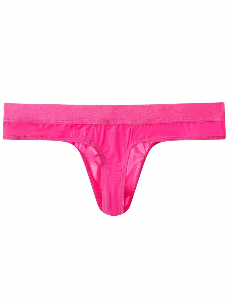 Men's shorts, made of stretchy material, with a minimalist design, suitable for everyday wear.