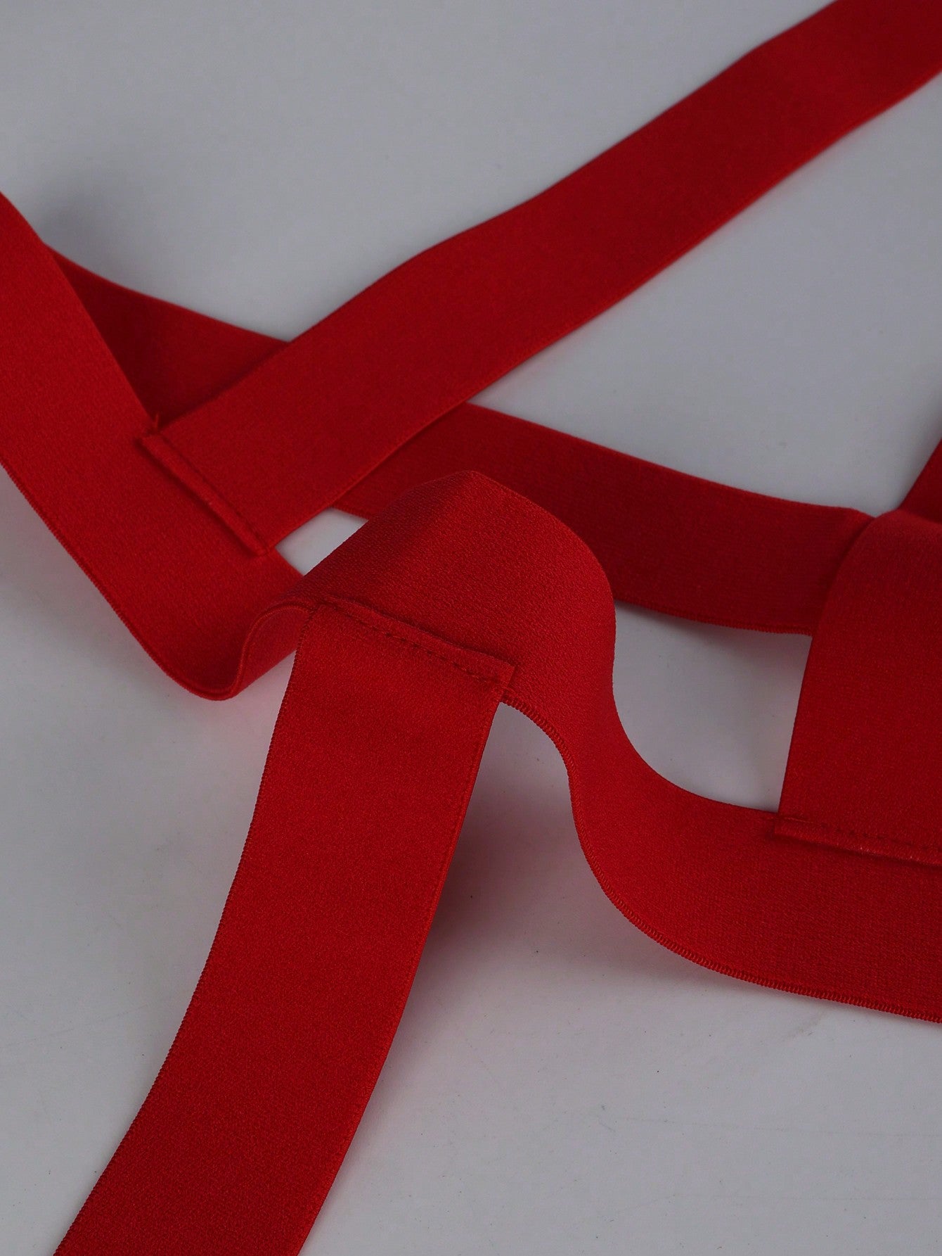 Men’s Halter Style Short Minimal Strap Structure For Casual Wear