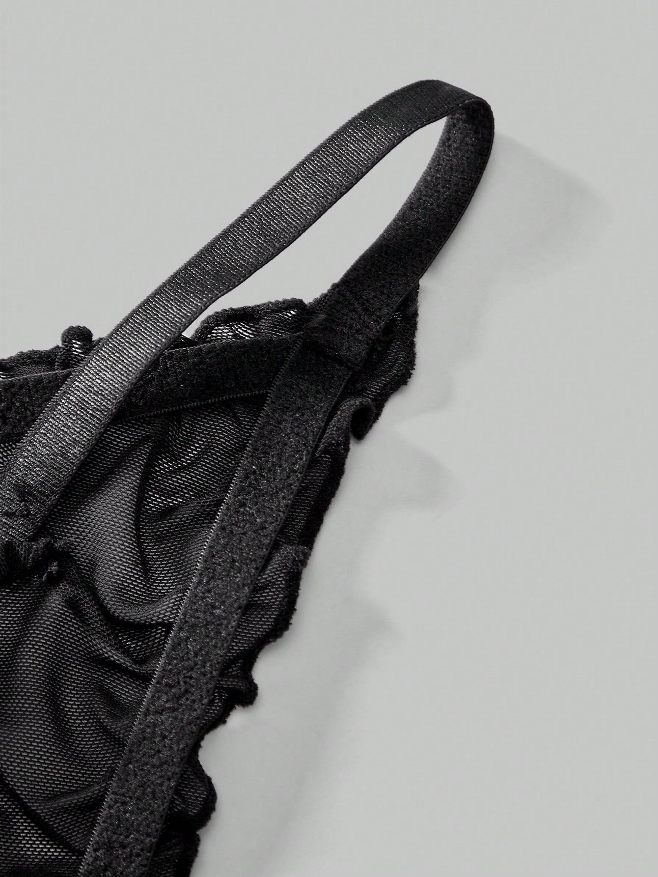 Men’s Mesh Texture Short Lightweight Fabric Neutral Design For Everyday Use