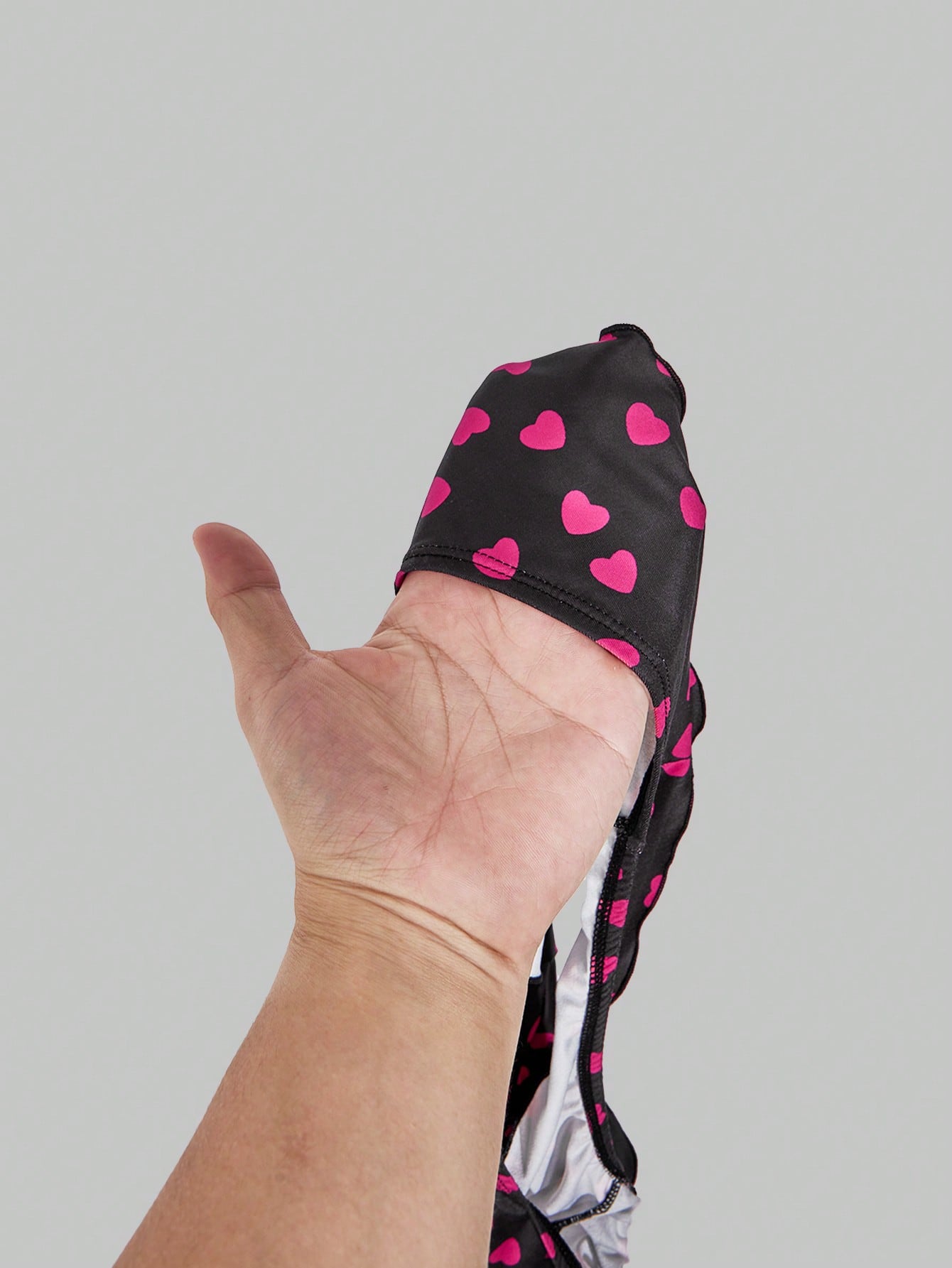 Men’s Heart Print Short With Soft Edge Trim Detail For Daily Styling