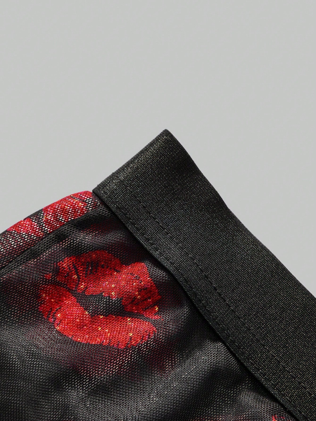 Men’s Lip Print Mesh Short, Elastic Waist, Lightweight Fabric