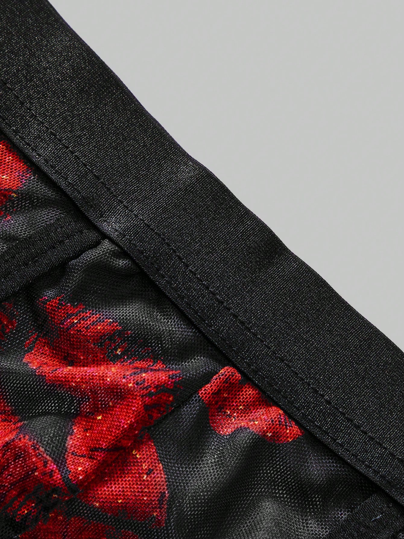 Men’s Lip Print Mesh Short, Elastic Waist, Lightweight Fabric