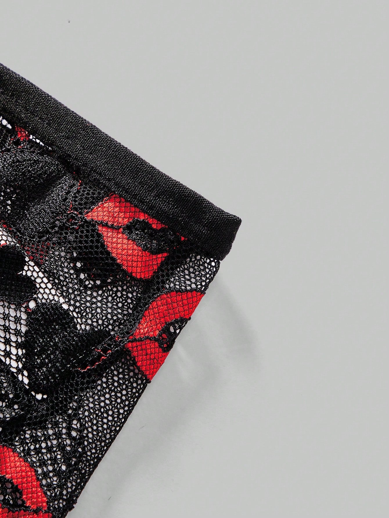 Men’s Heart And Lip Print Short, Mesh Fabric Texture, Lightweight Design, For Everyday Use