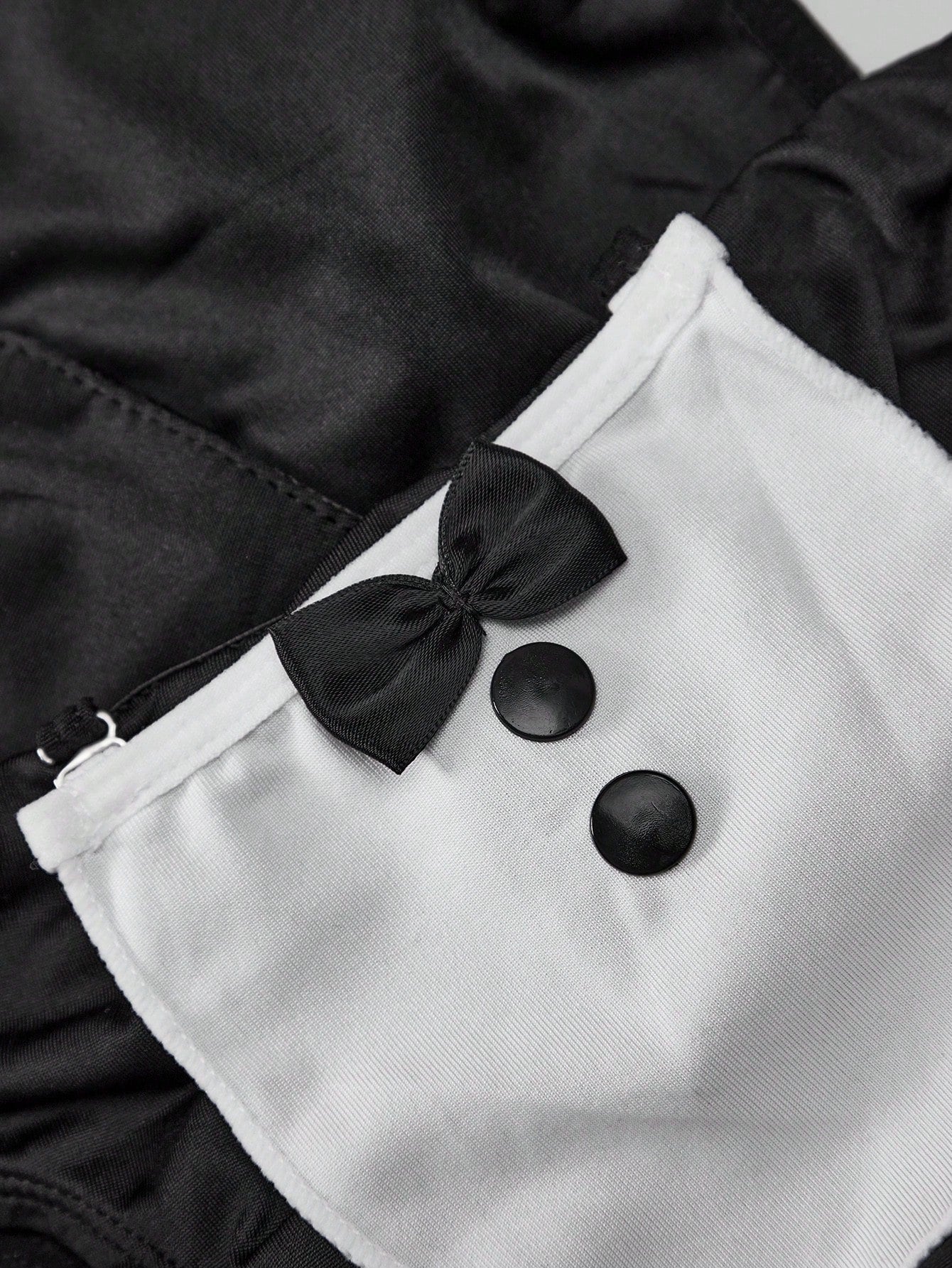 Men’s Contrast Color Halter Costume Set, Gloves, Apron