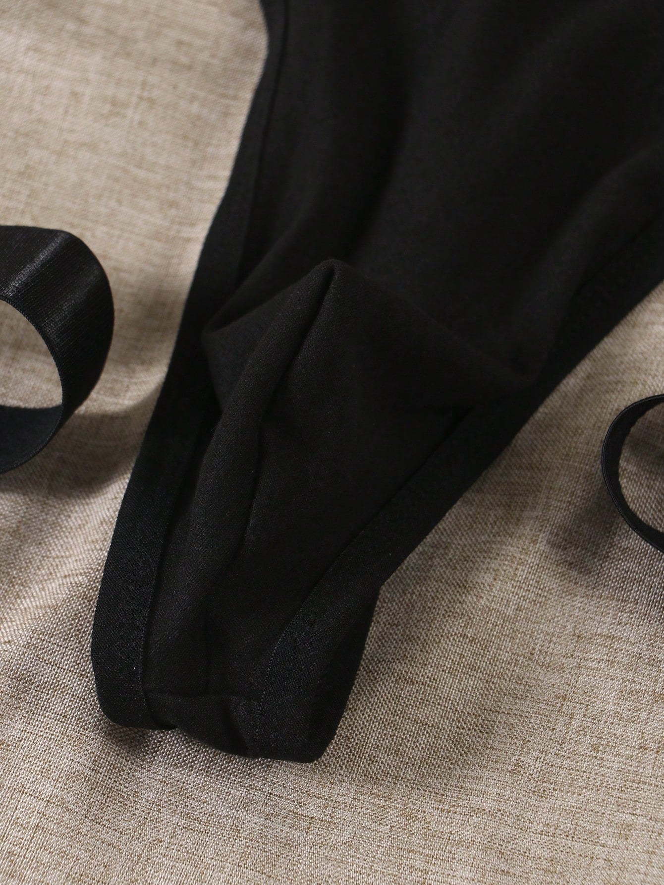 Solid Color Thong With Leg Loop For Men