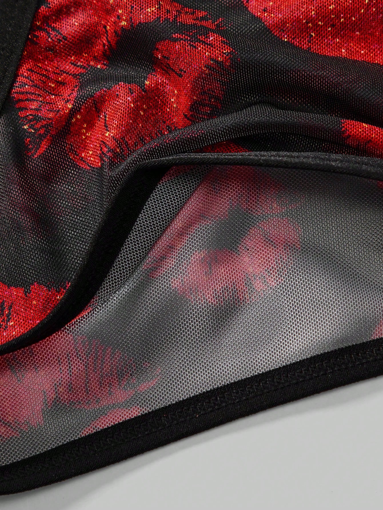 Men’s Lip Print Mesh Short, Elastic Waist, Lightweight Fabric