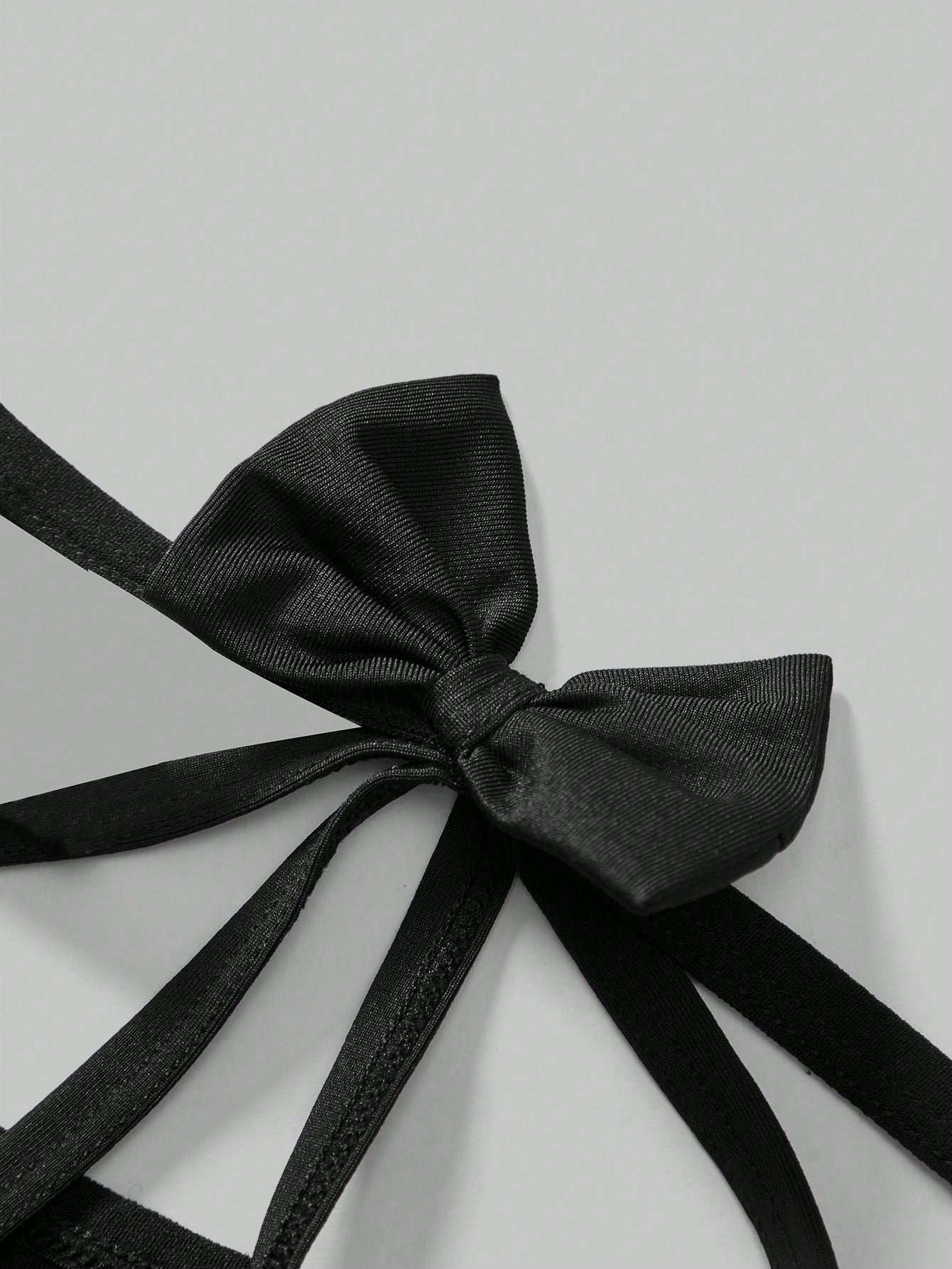 Men’s Solid Color Short Hollow Design Minimal Decor Detail For Daily Styling