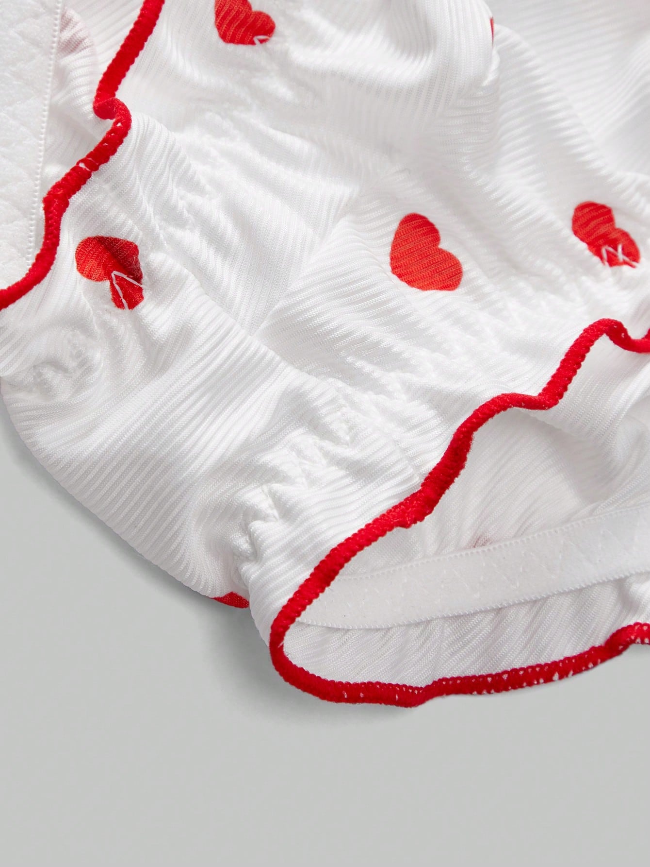 Men’s Heart Print Short With Ruched Detail And Bow Accent, Clean Design, For Daily Wear