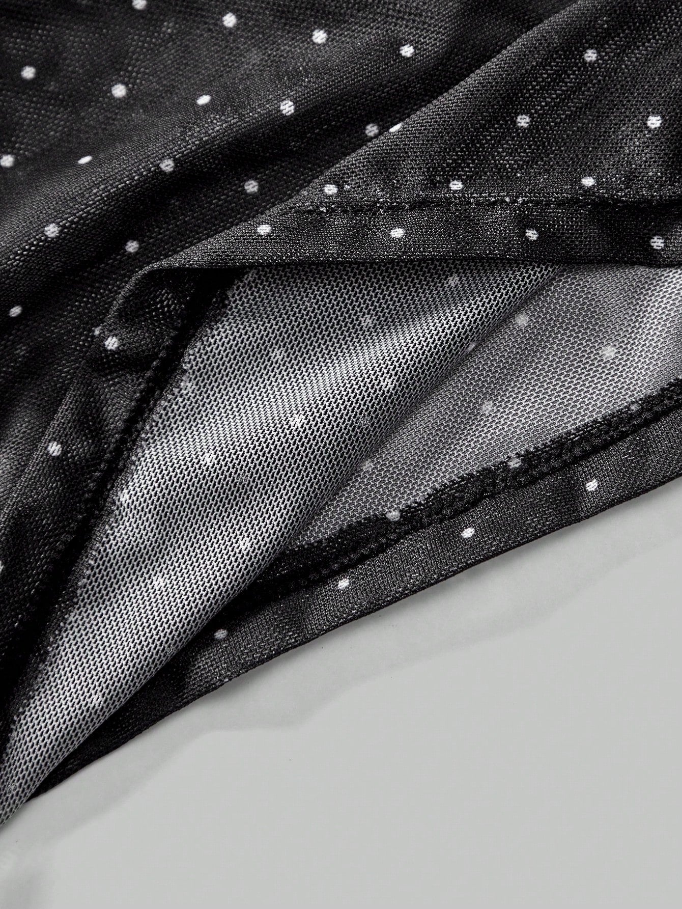 Men’s Mesh Fabric Base Layer T-Shirt With Decorative Stone Accent, Lightweight Design, For Casual Wear