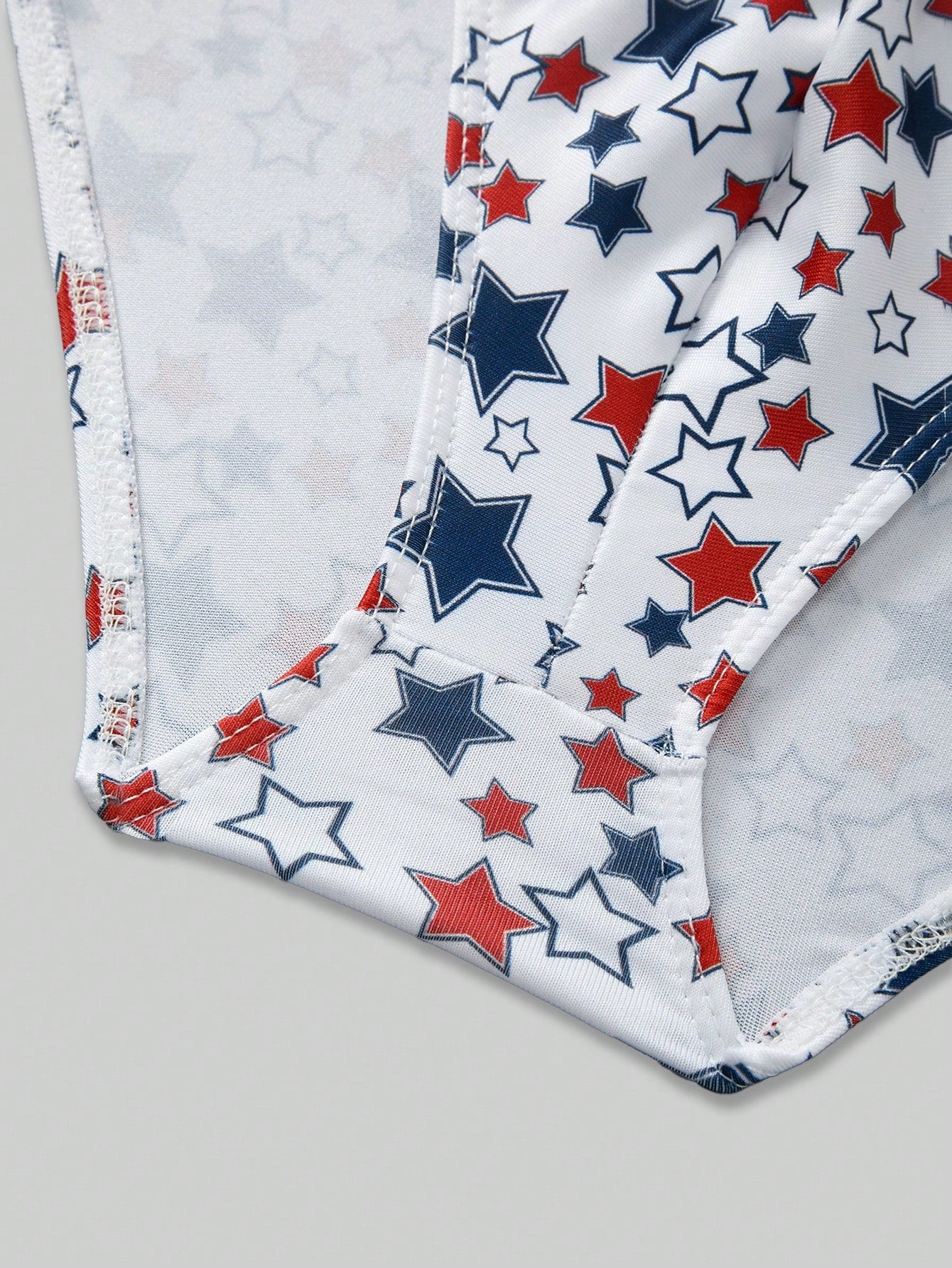 Men’s Star Print Short With Metallic-Style Trim, Clean Design, For Casual Wear