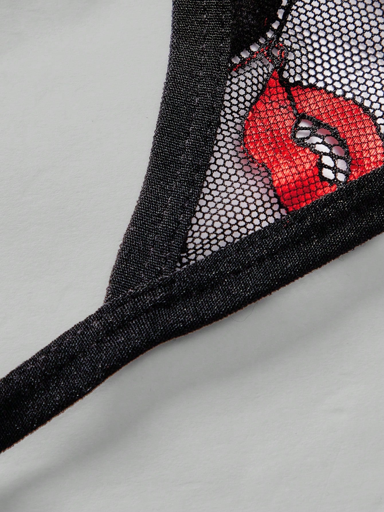 Men’s Heart And Lip Print Short, Mesh Fabric Texture, Lightweight Design, For Everyday Use