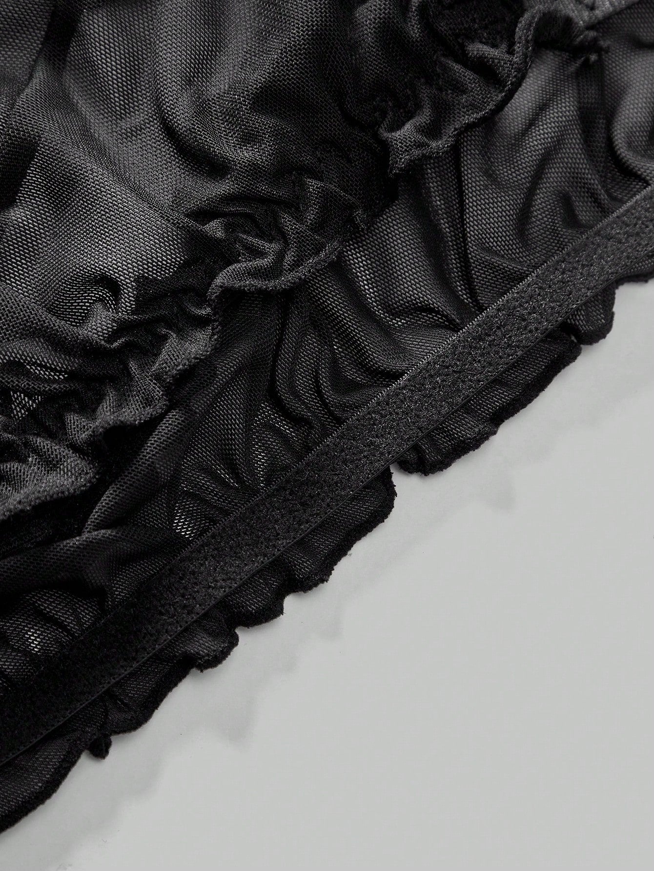 Men’s Mesh Texture Short Lightweight Fabric Neutral Design For Everyday Use