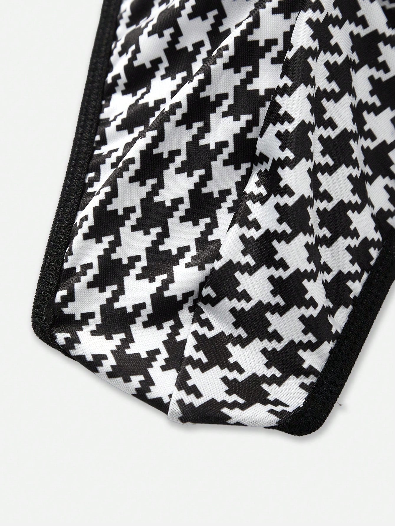 Men’s Printed Patchwork Short Black And White Pattern For Casual Styling