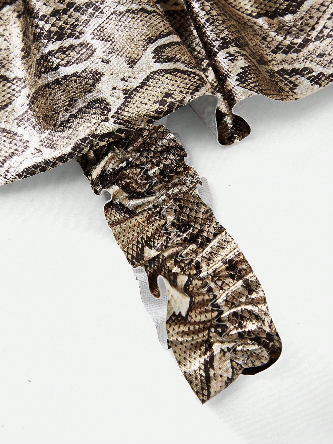 Men’s Snake Pattern Short With Ruffle Trim And Bow Detail, Clean Design, For Daily Wear